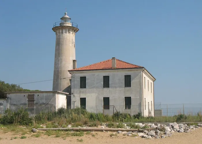 Апартаменты Charming Flat Just Steps Away From The *