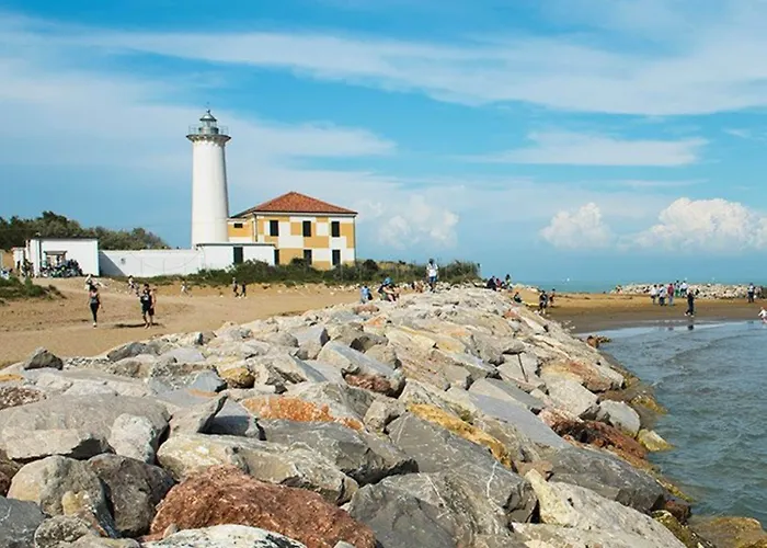 Charming Flat Just Steps Away From The Апартаменты