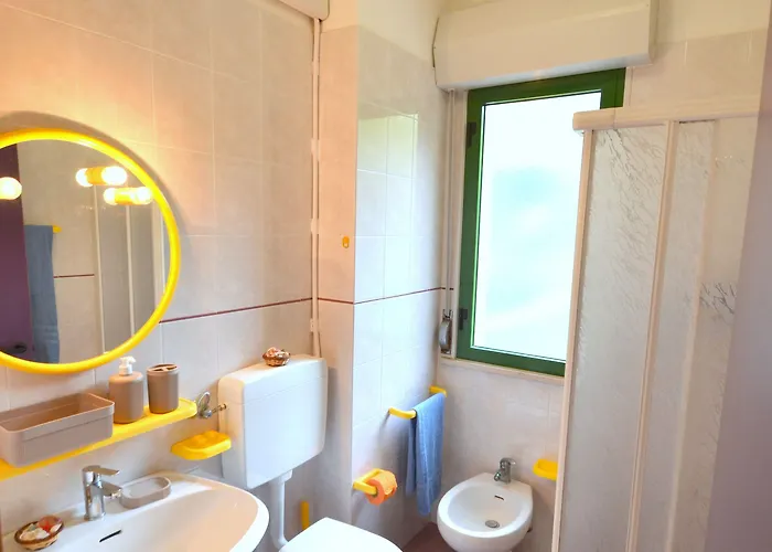 Charming Flat Just Steps Away From The * Бибионе