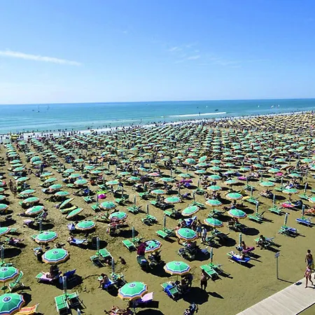 Charming Flat Just Steps Away From The Apartment Bibione